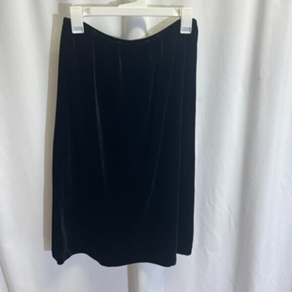 Dresses & Skirts - Vintage Faux Velour Black Knee Length Skirt